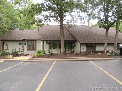 Spacious 3 bedroom condo offering generous living space & is on Seasons Ridge At Four Seasons in Missouri - for sale on GolfHomes.com, golf home, golf lot