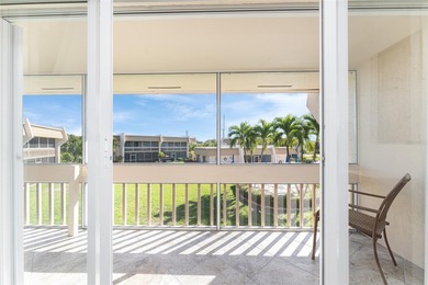 Under contract-accepting backup offers. Light, bright, and on Saint Andrews South Golf Club in Florida - for sale on GolfHomes.com, golf home, golf lot