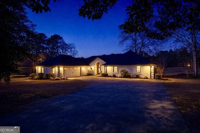 Welcome to refined golf course living in this beautifully on Reynolds Lake Oconee - The Landing in Georgia - for sale on GolfHomes.com, golf home, golf lot