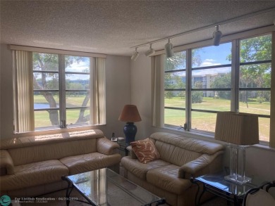 Great opportunity for you to own this spacious condominium, with on Oaks Country Club in Florida - for sale on GolfHomes.com, golf home, golf lot