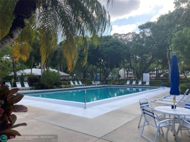 Great opportunity for you to own this spacious condominium, with on Oaks Country Club in Florida - for sale on GolfHomes.com, golf home, golf lot