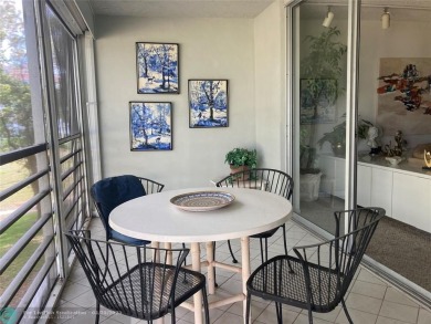 Great opportunity for you to own this spacious condominium, with on Oaks Country Club in Florida - for sale on GolfHomes.com, golf home, golf lot