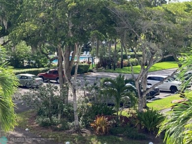Great opportunity for you to own this spacious condominium, with on Oaks Country Club in Florida - for sale on GolfHomes.com, golf home, golf lot