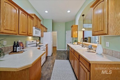 Beautifully maintained single-level home on a desirable corner on Lakeview Golf Club in Idaho - for sale on GolfHomes.com, golf home, golf lot