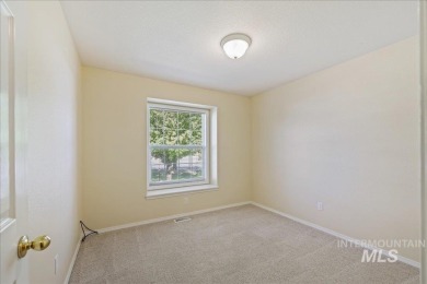 Beautifully maintained single-level home on a desirable corner on Lakeview Golf Club in Idaho - for sale on GolfHomes.com, golf home, golf lot