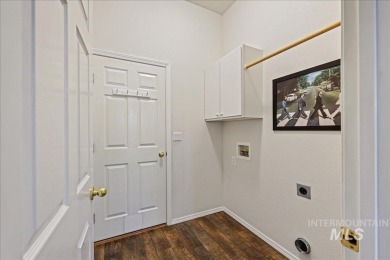 Beautifully maintained single-level home on a desirable corner on Lakeview Golf Club in Idaho - for sale on GolfHomes.com, golf home, golf lot