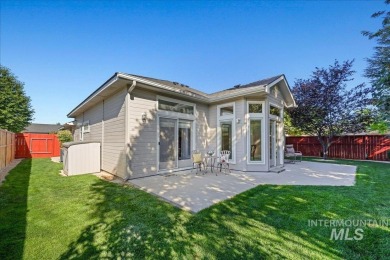 Beautifully maintained single-level home on a desirable corner on Lakeview Golf Club in Idaho - for sale on GolfHomes.com, golf home, golf lot