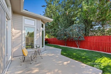 Beautifully maintained single-level home on a desirable corner on Lakeview Golf Club in Idaho - for sale on GolfHomes.com, golf home, golf lot