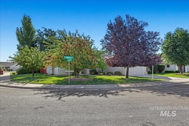 Beautifully maintained single-level home on a desirable corner on Lakeview Golf Club in Idaho - for sale on GolfHomes.com, golf home, golf lot