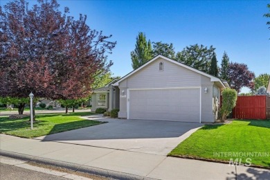 Beautifully maintained single-level home on a desirable corner on Lakeview Golf Club in Idaho - for sale on GolfHomes.com, golf home, golf lot