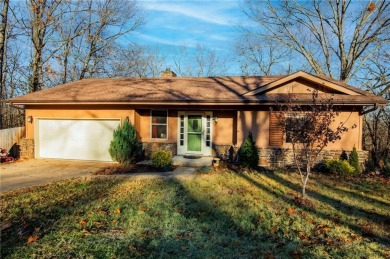 Don't miss out on this warm and welcoming 3 bedroom 2 bath home on Bella Vista Country Club - Berksdale in Arkansas - for sale on GolfHomes.com, golf home, golf lot