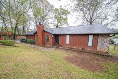 Located in a fantastic Phenix City neighborhood this beautifully on Lakewood Golf Course in Alabama - for sale on GolfHomes.com, golf home, golf lot
