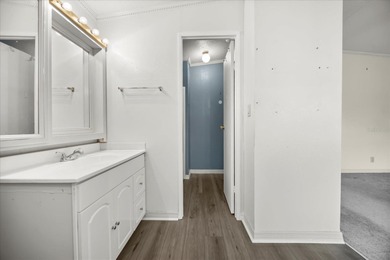 Rare opportunity in Zellwood Station! This 2-bedroom 1990 home on Zellwood Station Country Club in Florida - for sale on GolfHomes.com, golf home, golf lot