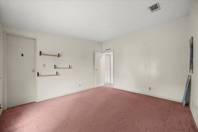 Rare opportunity in Zellwood Station! This 2-bedroom 1990 home on Zellwood Station Country Club in Florida - for sale on GolfHomes.com, golf home, golf lot