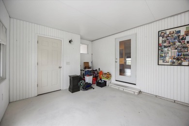 Rare opportunity in Zellwood Station! This 2-bedroom 1990 home on Zellwood Station Country Club in Florida - for sale on GolfHomes.com, golf home, golf lot