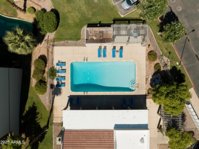 Beautiful 3 bedroom, 2.5 bathroom tri-level townhome in the on Dobson Ranch Municipal Golf Course in Arizona - for sale on GolfHomes.com, golf home, golf lot