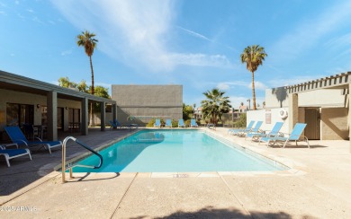 Beautiful 3 bedroom, 2.5 bathroom tri-level townhome in the on Dobson Ranch Municipal Golf Course in Arizona - for sale on GolfHomes.com, golf home, golf lot