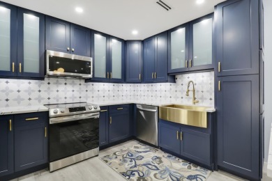 WOW! HIGHLY SOUGHT AFTER & rarely avail PET FRIENDLY END UNIT on on Jupiter Dunes Golf Course in Florida - for sale on GolfHomes.com, golf home, golf lot