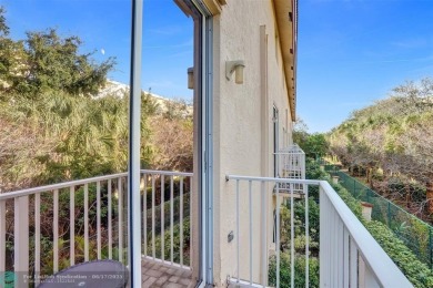 EAST SIDE POMPANO BEACH large townhouse/Fee Simple;3bed/3.5 on Pompano Beach Golf Course  in Florida - for sale on GolfHomes.com, golf home, golf lot