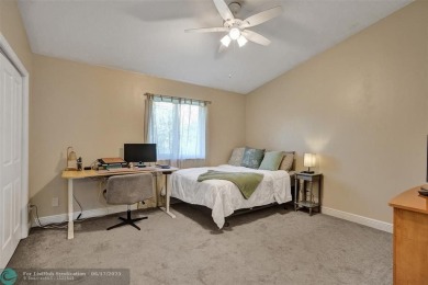 EAST SIDE POMPANO BEACH large townhouse/Fee Simple;3bed/3.5 on Pompano Beach Golf Course  in Florida - for sale on GolfHomes.com, golf home, golf lot