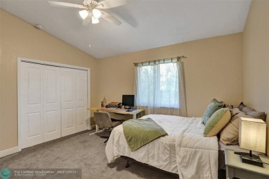 EAST SIDE POMPANO BEACH large townhouse/Fee Simple;3bed/3.5 on Pompano Beach Golf Course  in Florida - for sale on GolfHomes.com, golf home, golf lot