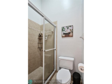 EAST SIDE POMPANO BEACH large townhouse/Fee Simple;3bed/3.5 on Pompano Beach Golf Course  in Florida - for sale on GolfHomes.com, golf home, golf lot