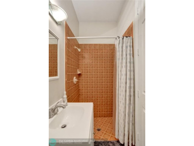 EAST SIDE POMPANO BEACH large townhouse/Fee Simple;3bed/3.5 on Pompano Beach Golf Course  in Florida - for sale on GolfHomes.com, golf home, golf lot