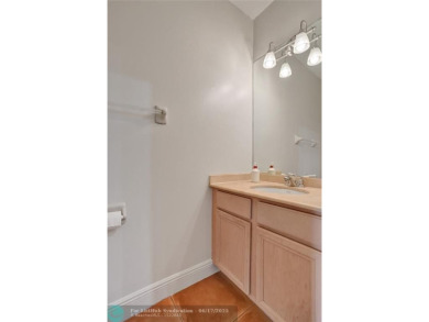 EAST SIDE POMPANO BEACH large townhouse/Fee Simple;3bed/3.5 on Pompano Beach Golf Course  in Florida - for sale on GolfHomes.com, golf home, golf lot