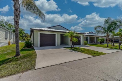 Beautifully Maintained 2-bed, 2-bath home in the welcoming 55+ on Spanish Lakes I in Florida - for sale on GolfHomes.com, golf home, golf lot