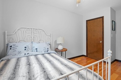 Discover exceptional value in this open-concept furnished 3 on Split Rock Resort and Country Club in Pennsylvania - for sale on GolfHomes.com, golf home, golf lot