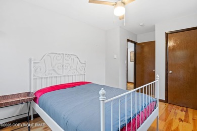 Discover exceptional value in this open-concept furnished 3 on Split Rock Resort and Country Club in Pennsylvania - for sale on GolfHomes.com, golf home, golf lot