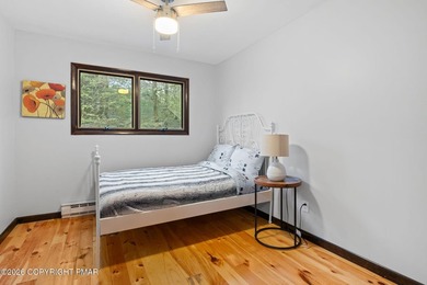 Discover exceptional value in this open-concept furnished 3 on Split Rock Resort and Country Club in Pennsylvania - for sale on GolfHomes.com, golf home, golf lot