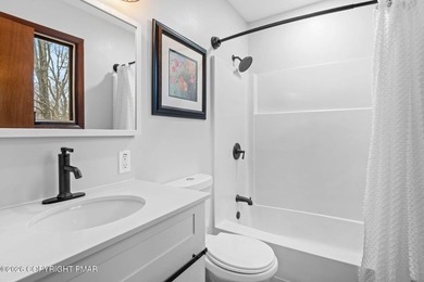 Discover exceptional value in this open-concept furnished 3 on Split Rock Resort and Country Club in Pennsylvania - for sale on GolfHomes.com, golf home, golf lot