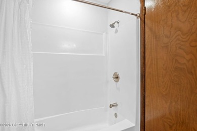 Discover exceptional value in this open-concept furnished 3 on Split Rock Resort and Country Club in Pennsylvania - for sale on GolfHomes.com, golf home, golf lot