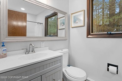 Discover exceptional value in this open-concept furnished 3 on Split Rock Resort and Country Club in Pennsylvania - for sale on GolfHomes.com, golf home, golf lot