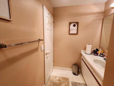 5000 Town Center living is a lifestyle! Professional on-site on Evergreen Hills Golf Course in Michigan - for sale on GolfHomes.com, golf home, golf lot