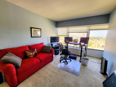 5000 Town Center living is a lifestyle! Professional on-site on Evergreen Hills Golf Course in Michigan - for sale on GolfHomes.com, golf home, golf lot