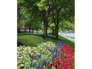 5000 Town Center living is a lifestyle! Professional on-site on Evergreen Hills Golf Course in Michigan - for sale on GolfHomes.com, golf home, golf lot