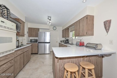 This welcoming ''Gemini'' Home features 2 Bedrooms, 2 Baths and on Sun City Lakes West and East in Arizona - for sale on GolfHomes.com, golf home, golf lot