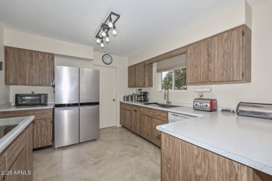 This welcoming ''Gemini'' Home features 2 Bedrooms, 2 Baths and on Sun City Lakes West and East in Arizona - for sale on GolfHomes.com, golf home, golf lot