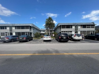 Great opportunity to own this corner 1 bedroom 1.5 bath condo on Kings Point Golf - Executive in Florida - for sale on GolfHomes.com, golf home, golf lot