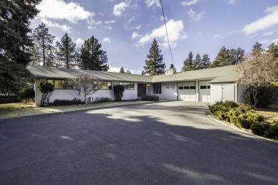 Golf course views from this 2752 sq ft single level home on Bend Golf and Country Club in Oregon - for sale on GolfHomes.com, golf home, golf lot