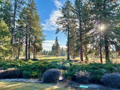 Golf course views from this 2752 sq ft single level home on Bend Golf and Country Club in Oregon - for sale on GolfHomes.com, golf home, golf lot