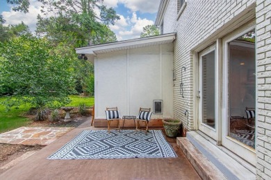 Rare opportunity to find a move in ready home in a great on Pleasant Valley Country Club in Arkansas - for sale on GolfHomes.com, golf home, golf lot