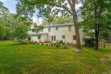 Rare opportunity to find a move in ready home in a great on Pleasant Valley Country Club in Arkansas - for sale on GolfHomes.com, golf home, golf lot