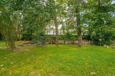 Rare opportunity to find a move in ready home in a great on Pleasant Valley Country Club in Arkansas - for sale on GolfHomes.com, golf home, golf lot