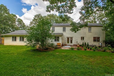 Rare opportunity to find a move in ready home in a great on Pleasant Valley Country Club in Arkansas - for sale on GolfHomes.com, golf home, golf lot