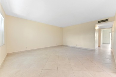 Enjoy every day in this ground-floor golf & lakeview condo in on Kings Point Golf -Flanders Way in Florida - for sale on GolfHomes.com, golf home, golf lot