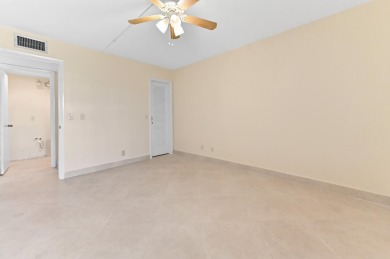 Enjoy every day in this ground-floor golf & lakeview condo in on Kings Point Golf -Flanders Way in Florida - for sale on GolfHomes.com, golf home, golf lot