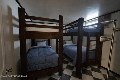 Located in the desirable Emerald Lakes community this 3 bedroom on Pinecrest Lake Golf and Country Club in Pennsylvania - for sale on GolfHomes.com, golf home, golf lot